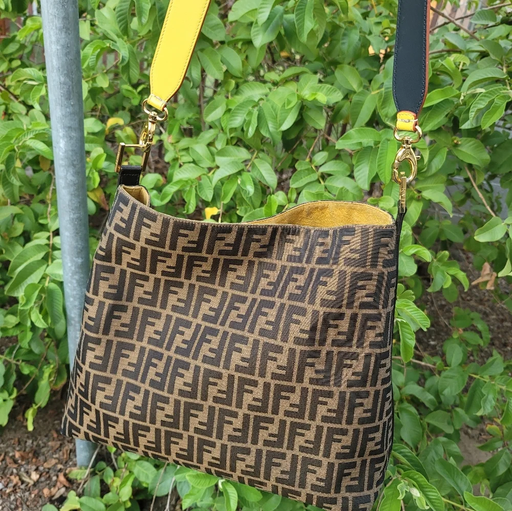 Fendi Logo Bag - Picture 4 of 16